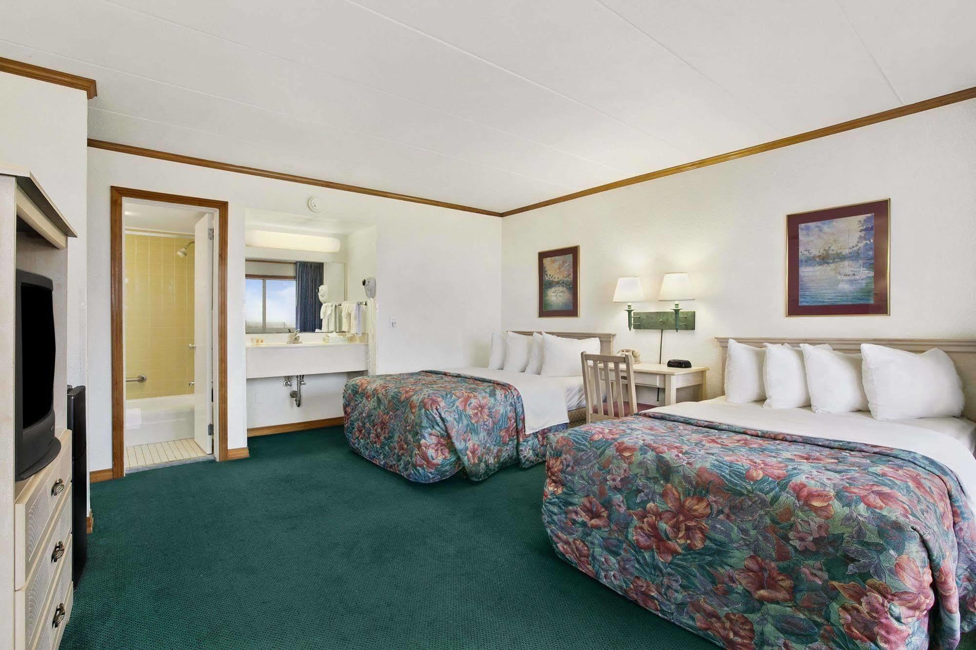 Mariner Inn And Suites Kill Devil Hills Exterior photo
